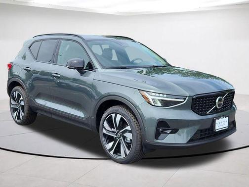 Forest Green 2026 Volvo XC40 B5 Plus