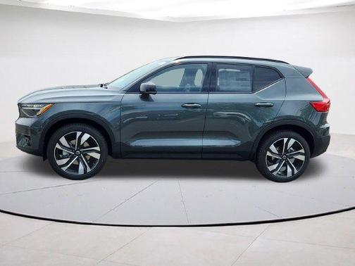 Forest Green 2026 Volvo XC40 B5 Plus