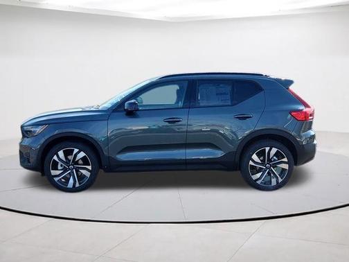 Forest Green 2026 Volvo XC40 B5 Ultra