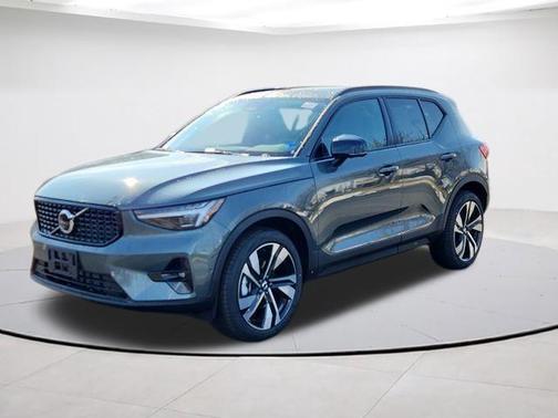 Forest Green 2026 Volvo XC40 B5 Ultra
