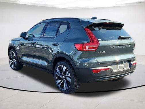Forest Green 2026 Volvo XC40 B5 Ultra