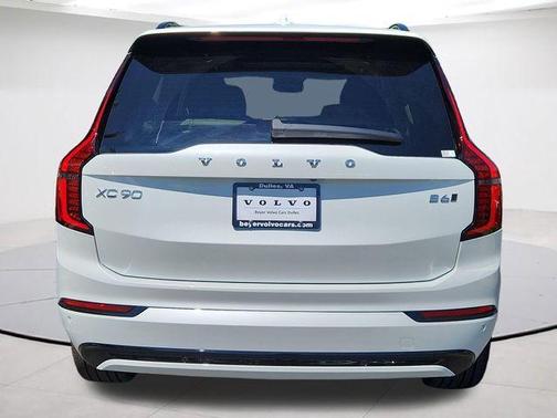 Crystal White Pearl 2026 Volvo XC90 B6 Ultra Dark Theme 6-Seater
