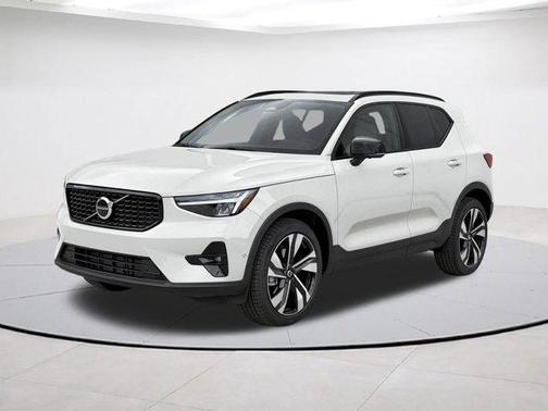 Crystal White 2026 Volvo XC40 B5 Ultra