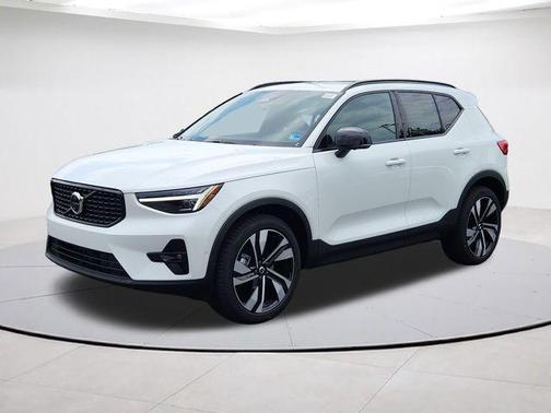 Crystal White 2026 Volvo XC40 B5 Ultra
