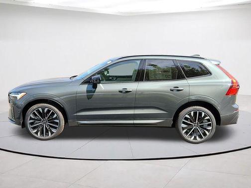 Forest Green 2026 Volvo XC60 B5 Ultra