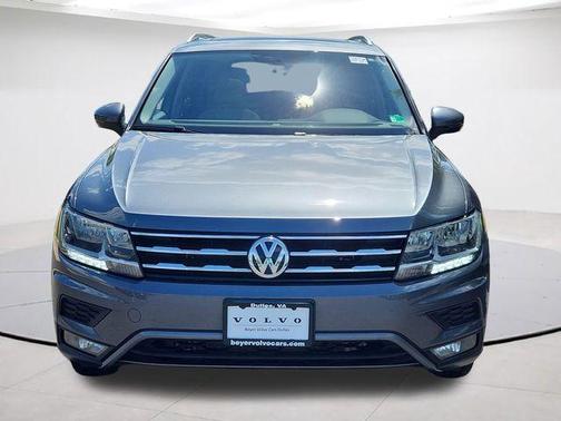 Platinum Gray Metallic 2018 Volkswagen Tiguan 2.0T SEL