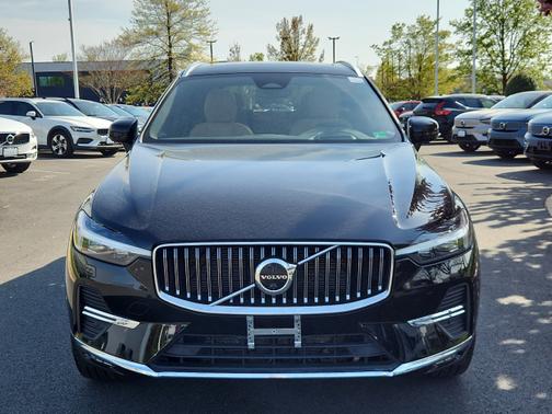 2023 Volvo XC60 B5 Ultimate Bright Theme