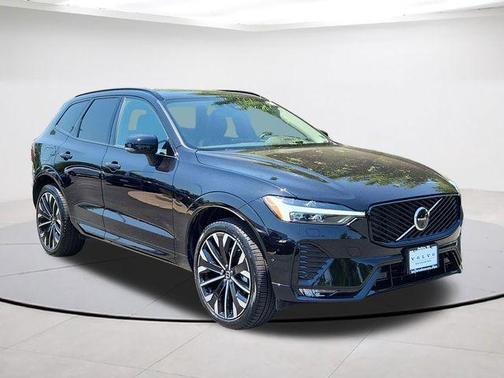 Onyx Black Metallic 2026 Volvo XC60 B5 Ultra