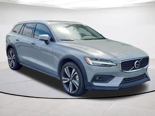 Metallic 2025 Volvo V60 Cross Country B5 Plus
