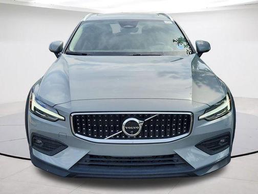 Metallic 2025 Volvo V60 Cross Country B5 Plus