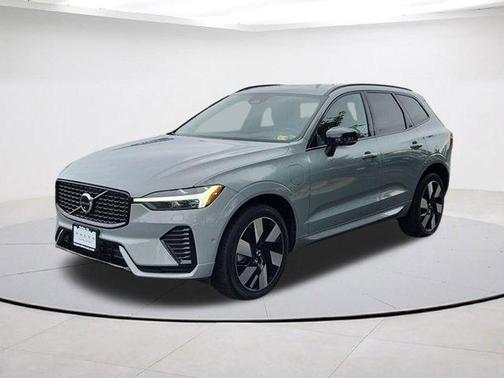Metallic 2024 Volvo XC60 Recharge Plug-In Hybrid T8 Ultimate Dark Theme