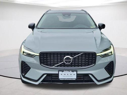 Metallic 2024 Volvo XC60 Recharge Plug-In Hybrid T8 Ultimate Dark Theme
