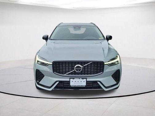 Metallic 2024 Volvo XC60 Recharge Plug-In Hybrid T8 Ultimate Dark Theme