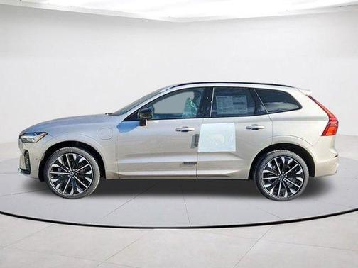 Bright 2026 Volvo XC60 Plug-In Hybrid T8 Ultra