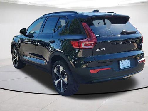Onyx Black 2026 Volvo XC40 B5 Plus