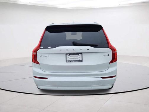 Crystal White Metallic 2023 Volvo XC90 B5 Core