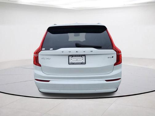 Crystal White Metallic 2023 Volvo XC90 B5 Core
