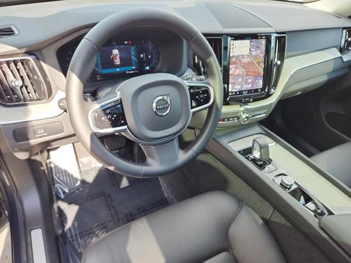 2025 Volvo XC60 B5 Plus