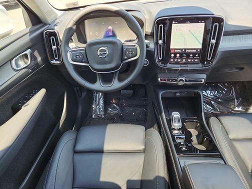 Crystal White Pearl 2025 Volvo XC40 B5 Plus Bright Theme