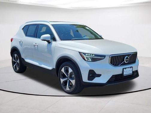 Crystal White Pearl 2025 Volvo XC40 B5 Plus Bright Theme