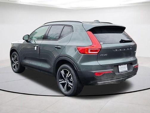 Forest Green 2026 Volvo XC40 B5 Core