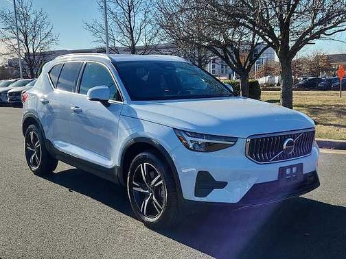 2025 Volvo XC40 Core