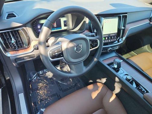 Onyx Black Metallic 2025 Volvo V60 Cross Country B5 Plus
