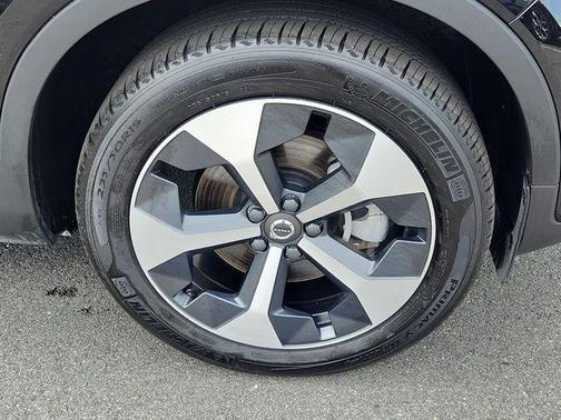 Onyx Black Metallic 2025 Volvo XC40 B5 Core Bright Theme