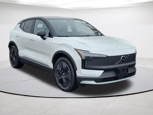 Crystal White 2026 Volvo EX30 TWIN MOTOR CROSS COUNTRY ULTRA