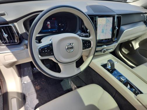 2024 Volvo XC60 B5 Core