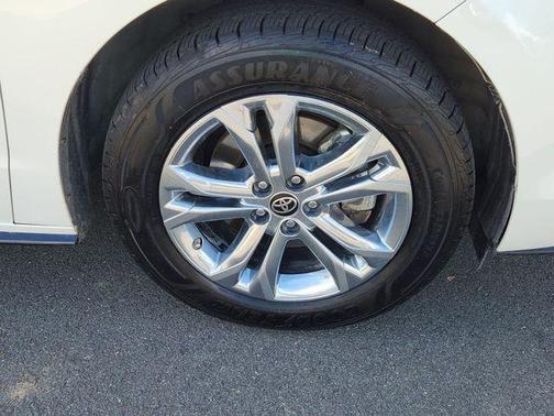 Blizzard Pearl 2021 Toyota Sienna