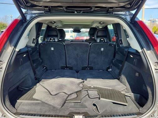 Platinum Gray Metallic 2023 Volvo XC90 B6 Core