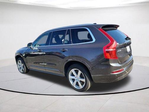 Platinum Gray Metallic 2023 Volvo XC90 B6 Core