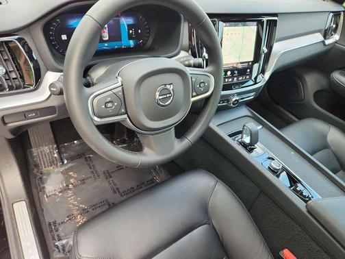 Onyx Black Metallic 2025 Volvo S60 B5 Core