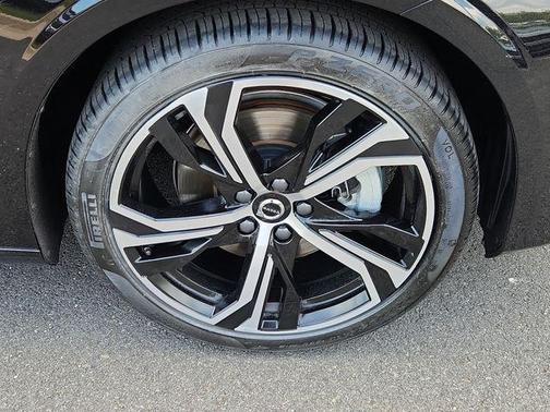 Onyx Black Metallic 2025 Volvo S60 B5 Core
