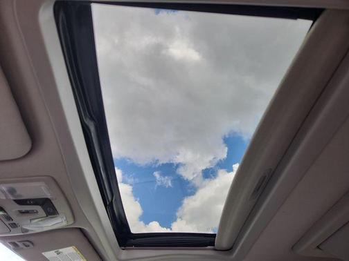 Silver Sky Metallic 2018 Toyota Sienna XLE Premium