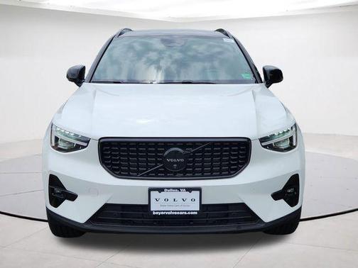 Crystal White 2026 Volvo XC40 B5 Ultra Black Edition