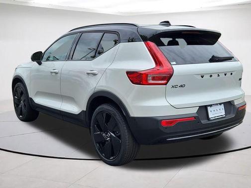 Crystal White 2026 Volvo XC40 B5 Ultra Black Edition