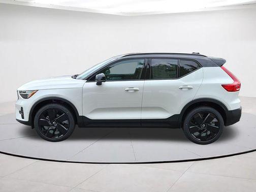 Crystal White 2026 Volvo XC40 B5 Ultra Black Edition