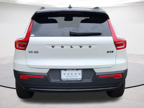 Crystal White 2026 Volvo XC40 B5 Ultra Black Edition