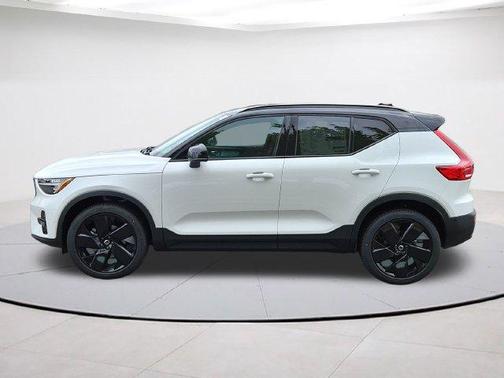 Crystal White 2026 Volvo XC40 B5 Ultra Black Edition