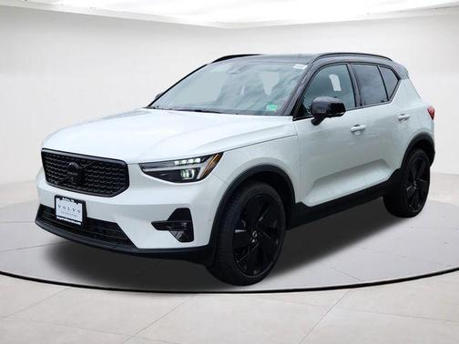 Crystal White 2026 Volvo XC40 B5 Ultra Black Edition