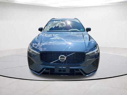 2023 Volvo XC60 B5 Ultimate Dark Theme