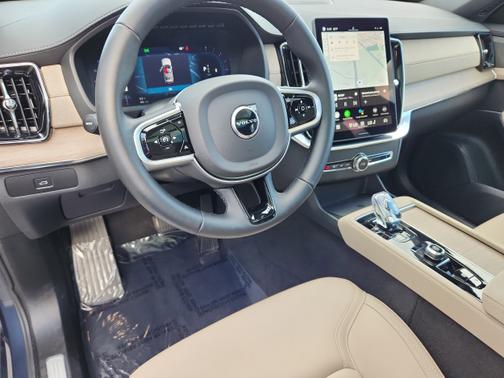 2025 Volvo XC90 B6 Plus 7-Seater