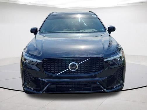 Onyx Black Metallic 2024 Volvo XC60 B5 Plus Dark Theme
