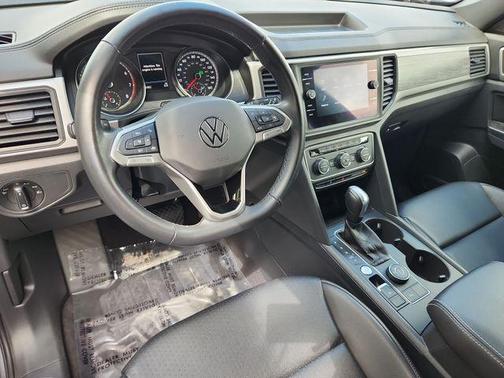 Platinum Gray Metallic 2020 Volkswagen Atlas Cross Sport 3.6L V6 SE w/Technology