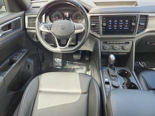 Platinum Gray Metallic 2020 Volkswagen Atlas Cross Sport 3.6L V6 SE w/Technology