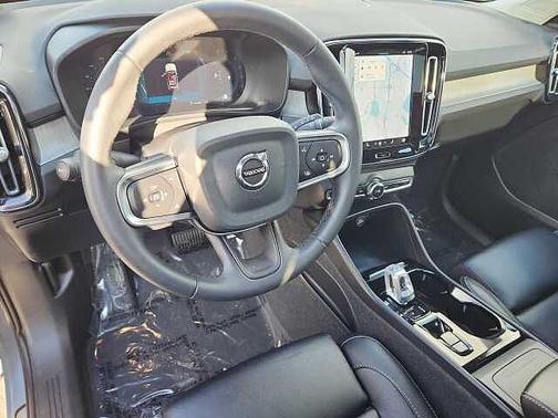 2023 Volvo XC40 Plus