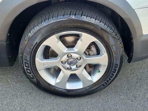 Electric Silver Metallic 2008 Volvo XC70 3.2