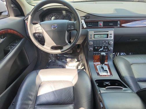 Electric Silver Metallic 2008 Volvo XC70 3.2